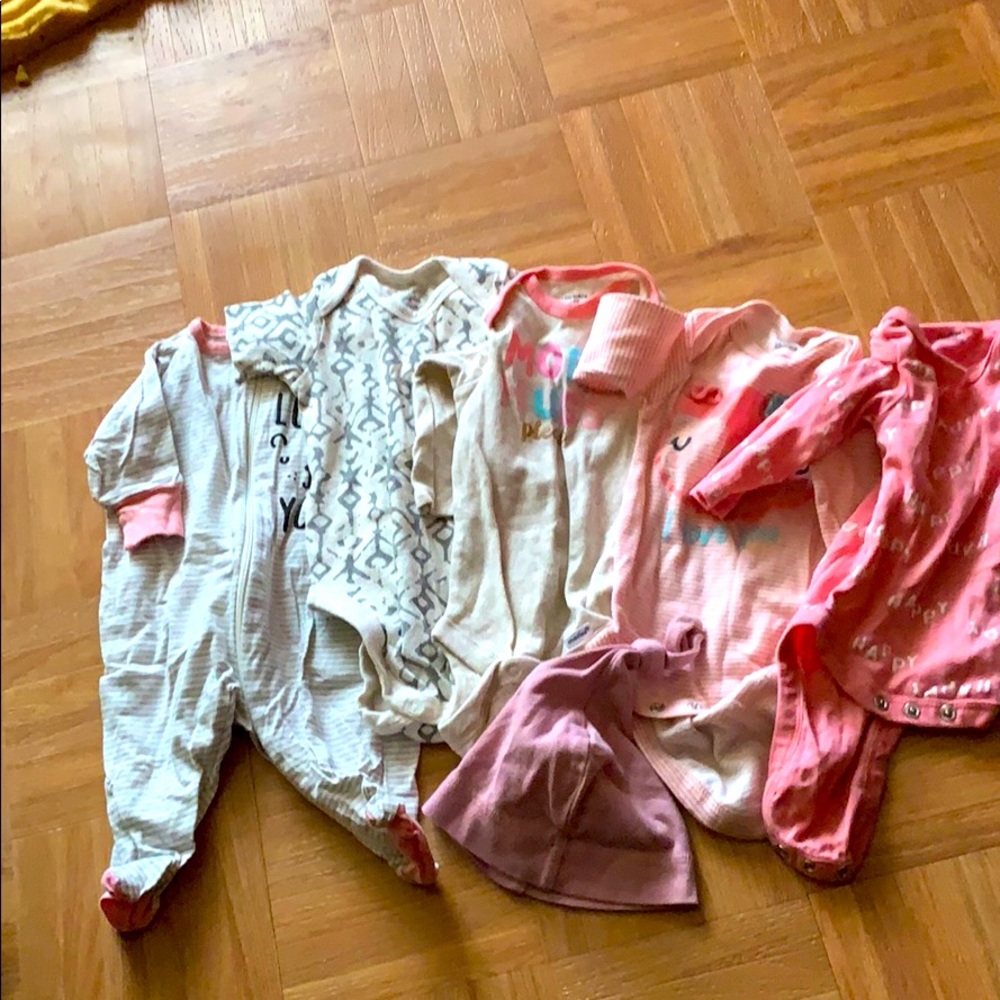 4 long infant body suits, 1 onesie, infant hat
